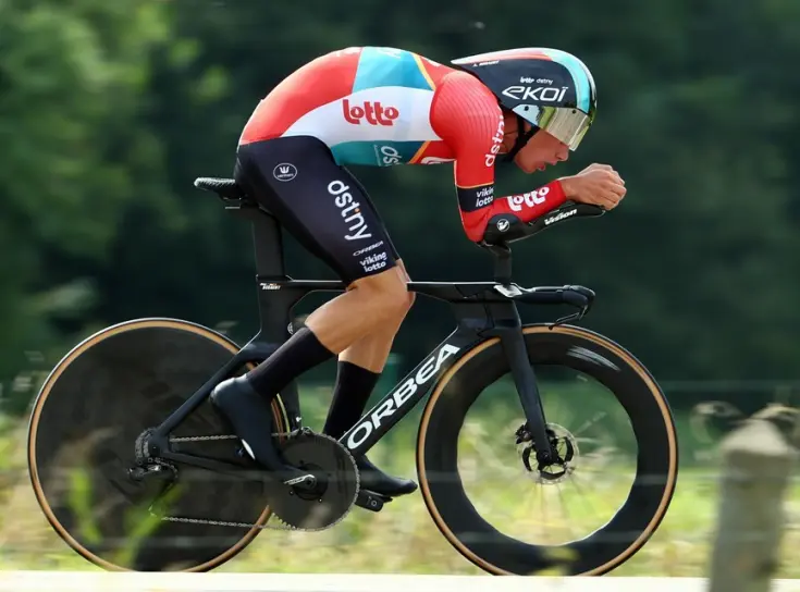 Newspaper article Alec Segaert in the Standard (BE)